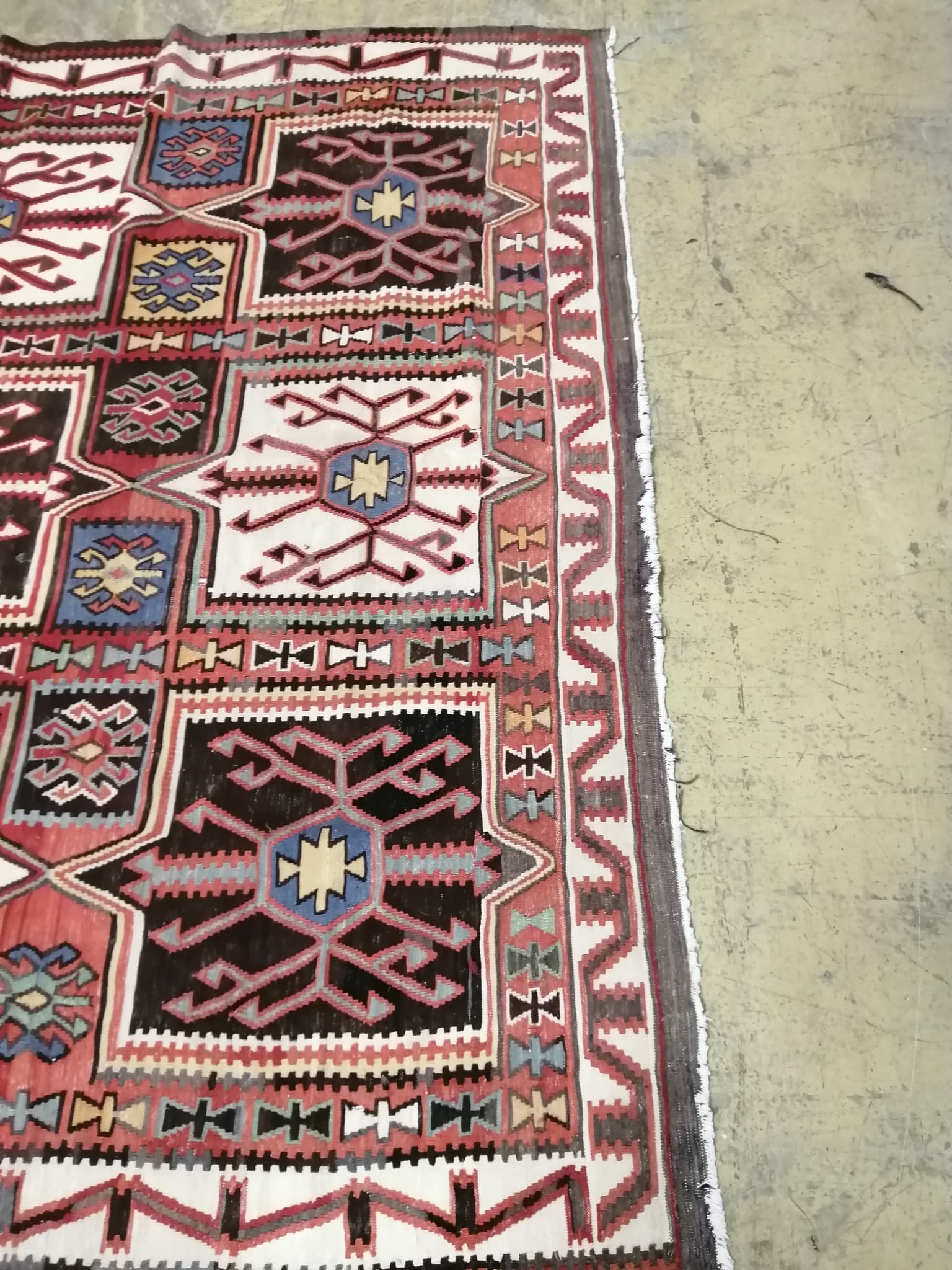 An antique Caucasian Kilim, 292 x 175cm